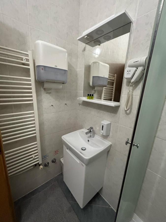 Rooms Elez Sesvete Buitenkant foto